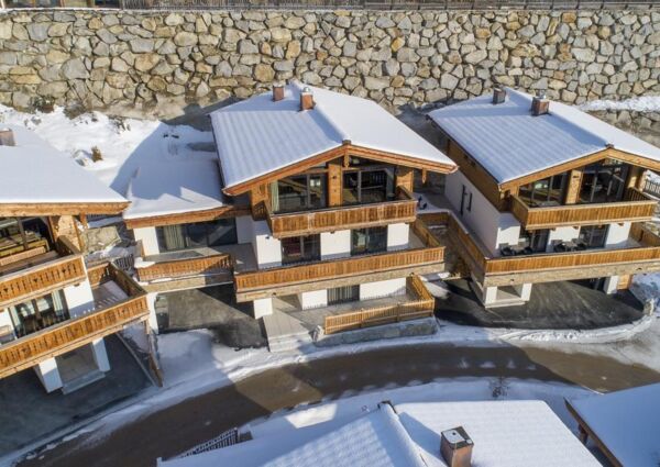 Nationalpark Chalet Mittereggspitze Neukirchen - 
<ul>
  <li>Uitstekende locatie met directe toegang tot de Wildkogel Arena en nabijheid van andere skigebieden zoals Zillertal Arena en Kitzbüheler Alpen.</li>
  <li>Luxueuze wellnessfaciliteiten inclusief een Finse sauna en ligbedden voor ontspanning na een dag skiën.</li>
  <li>Eigen skiberging met skischoendroger voor het gemakkelijk opbergen en drogen van wintersportuitrusting.</li>
</ul>