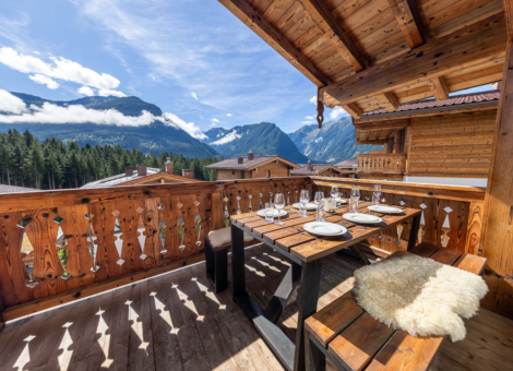 NK Mittereggspitze eettafel balkon