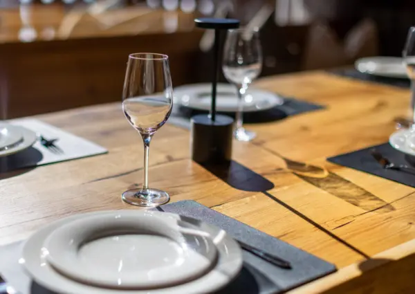 NK Ochsenbug eettafel detail 2