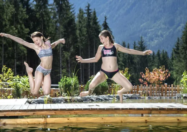 0043 NK NPC Schwimmteich 99