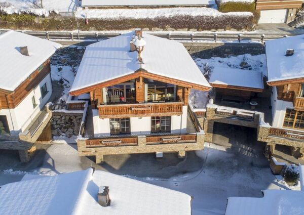 Nationalpark Chalet Rötspitze Neukirchen - 
<ul>
  <li>Directe toegang tot de dalafdaling van skigebied Wildkogel Arena.</li>
  <li>Skiverhuur en skischool aanwezig in de receptie van het chaletpark.</li>
  <li>Skibus naar omliggende skigebieden zoals Zillertal Arena en Kitzbüheler Alpen.</li>
</ul>