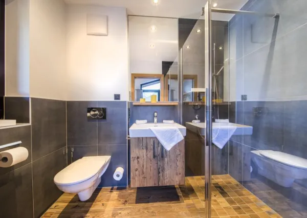 0011 NK Schwarze Wand 11