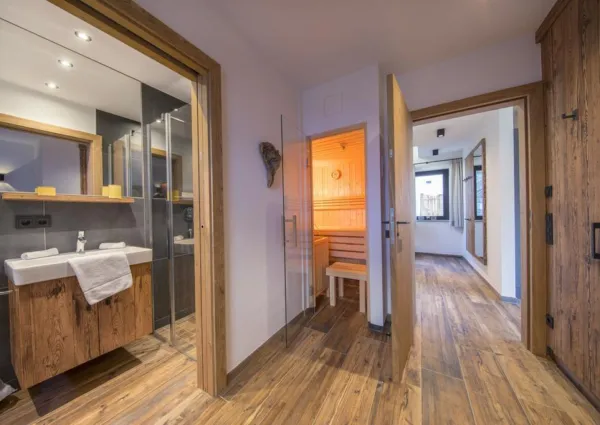 0016 NK Schwarze Wand 18