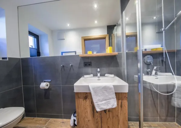 0017 NK Schwarze Wand 19