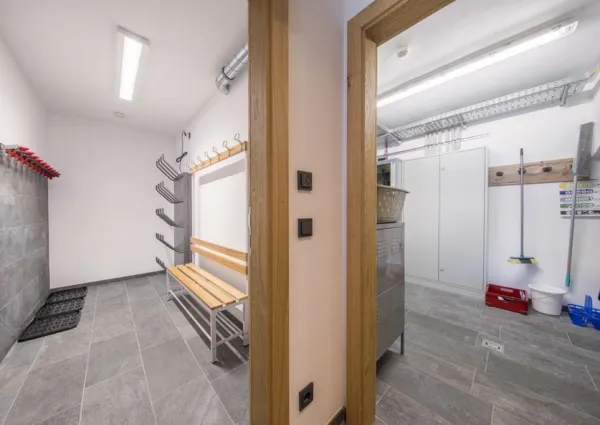 0020 NK Schwarze Wand 22