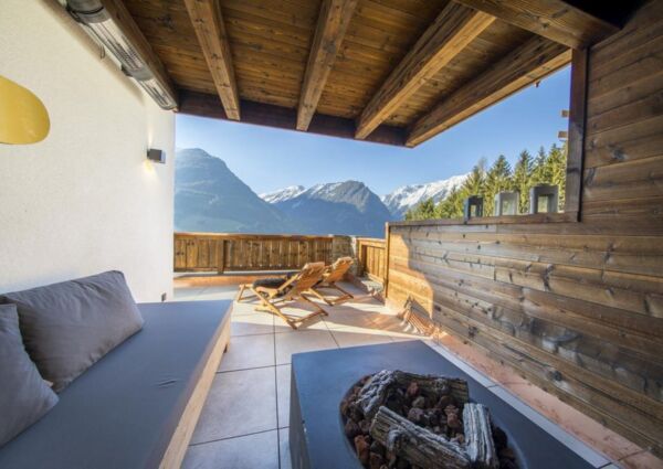 Nationalpark Chalet Schwarze Wand Neukirchen - 
<ul>
  <li>Directe toegang tot de skipiste van de Wildkogel Arena en nabijheid van andere skigebieden zoals de Zillertal Arena en Kitzbüheler Alpen.</li>
  <li>Privésauna en ontspanningsruimte voor ultieme ontspanning na een dag skiën.</li>
  <li>Panoramisch uitzicht op de bergen van de Hohe Tauern vanuit kamerhoge ramen en een ruim terras.</li>
</ul>