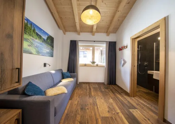 0021 NK Schwarzes Horndl slp bank sauna