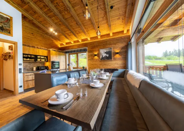 National Park Chalet Vorderkopf Neukirchen eettafel met keuken