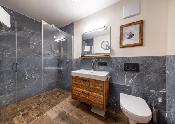 National Park Chalet Vorderkopf Neukirchen slaapkamer met stapelbed ensuite