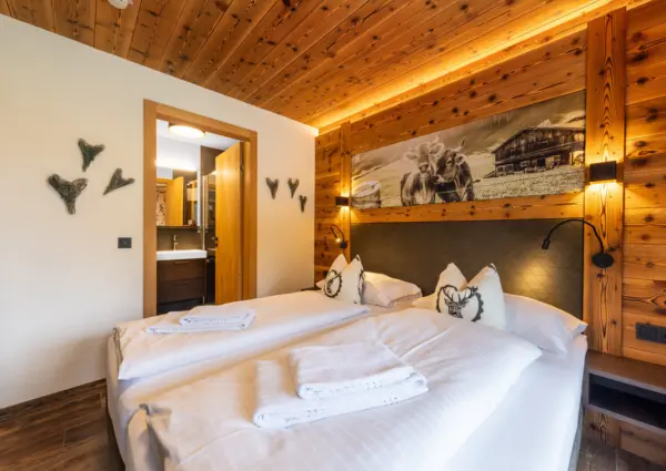 National Park Chalet Vorderkopf Neukirchen slaapkamer met ensuite