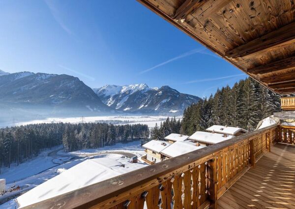 Nationalpark Chalet Zollspitze Neukirchen - 
<ul>
  <li>Directe toegang tot de dalafdaling van het familievriendelijke skigebied de Wildkogel Arena en nabijheid van het skigebied Kitzbüheler Alpen.</li>
  <li>Uitgebreide ontspanningsfaciliteiten zoals een sauna, rustruimte en knisperend haardvuur voor na een actieve dag.</li>
  <li>Ruime en luxe accommodatie met moderne voorzieningen en adembenemend uitzicht op de bergen en het dal.</li>
</ul>