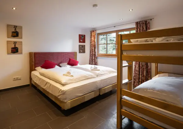 Panorama Chalet Forest slaapkamer met 2 persoonsbed en stapelbed