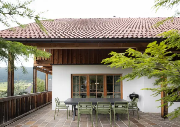 Panorama Chalet Forest zomers terras overzicht