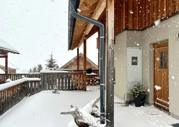Panorama Chalet Grau in Mauterndorf winters terras