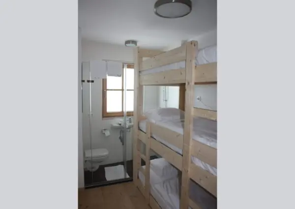 Penthouse Jen Sen slaapkamer 2 met 3 persoons stapelbed