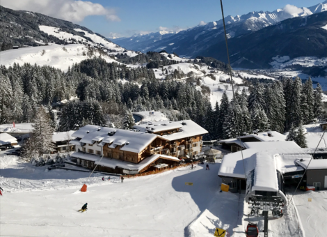 Penthouse Jen Sen aanzicht vanaf piste gondel