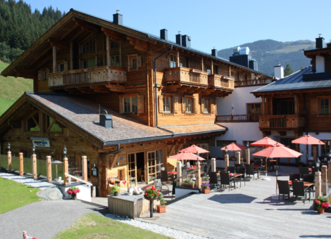 Penthouse Jen Sen zomers aanzicht gebouw