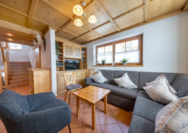 KL Pim s Alm Hutte woonkamer