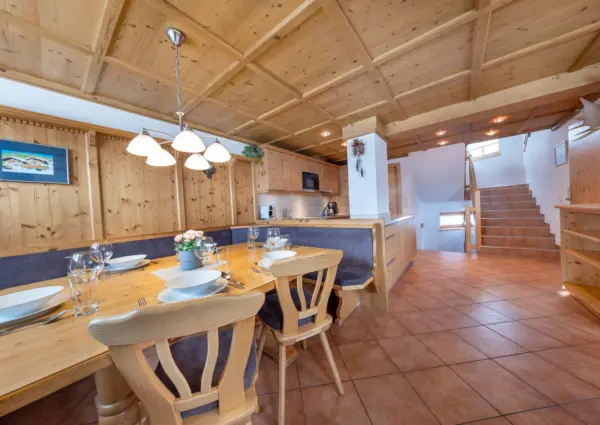 KL Pim s Alm Hutte eethoek 1