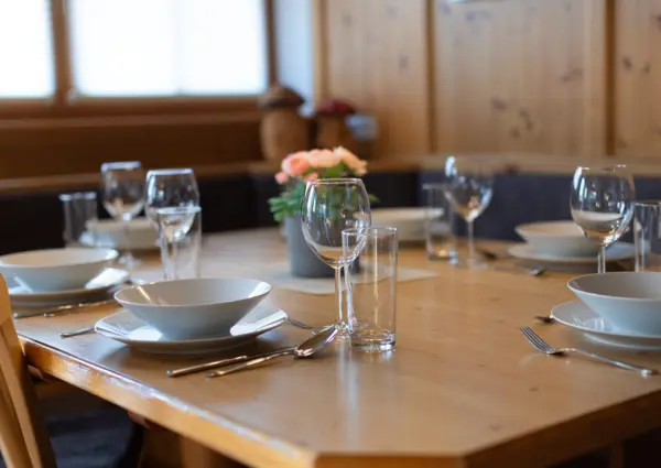KL Pim s Alm Hutte eettafel gedekt