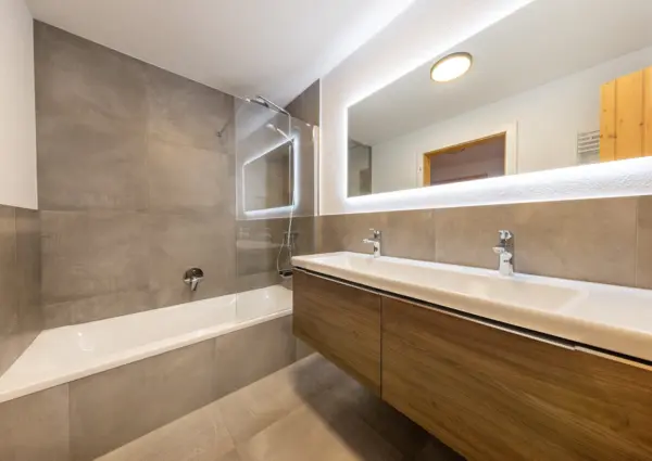 KL Pim s Alm Hutte badkamer met sauna 2