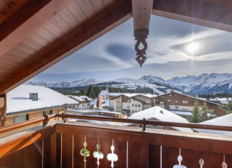 KL Pim s Alm Hutte uitzicht winter balkon