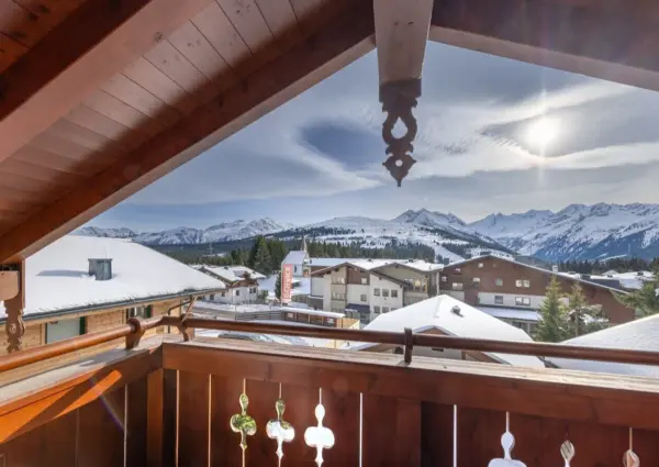 KL Pim s Alm Hutte uitzicht winter balkon