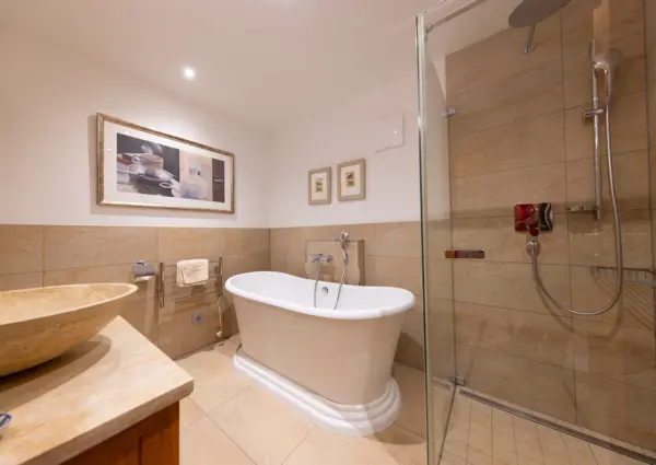 Pure Hinterthal Top A6 Badkamer 3