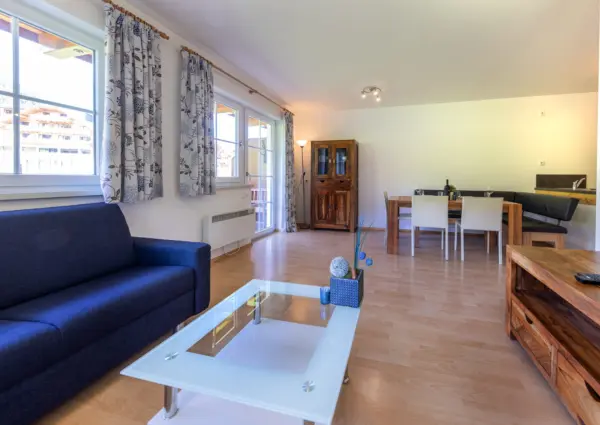 Res Monica Top 8 woonkamer