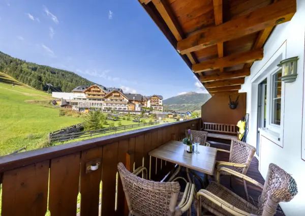 Res Monica Top 8 ontspannen op balkon