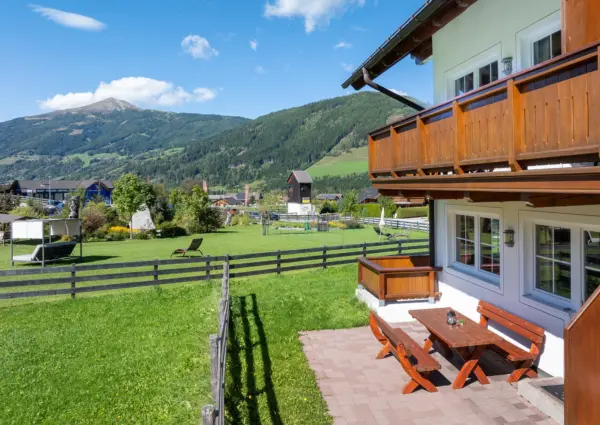 Res Monica Top 1 Terras naast graszijde