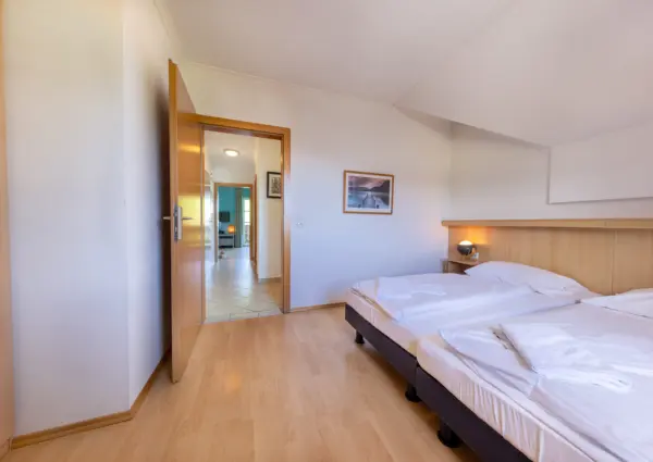 Res Monica Top 10 slaapkamer 1 naar hal