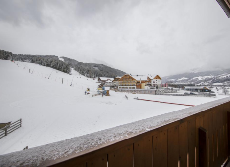 0012 SM Monica Top 10 winter 8