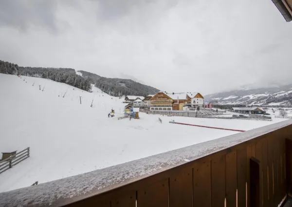 0012 SM Monica Top 10 winter 8