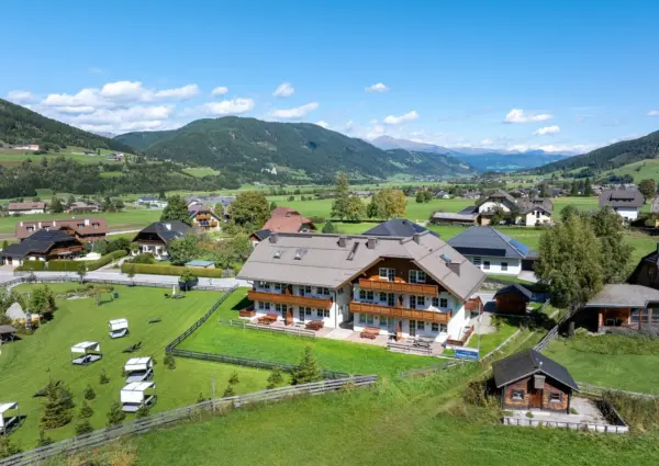 Res Monica Ligging zomer bergzijde