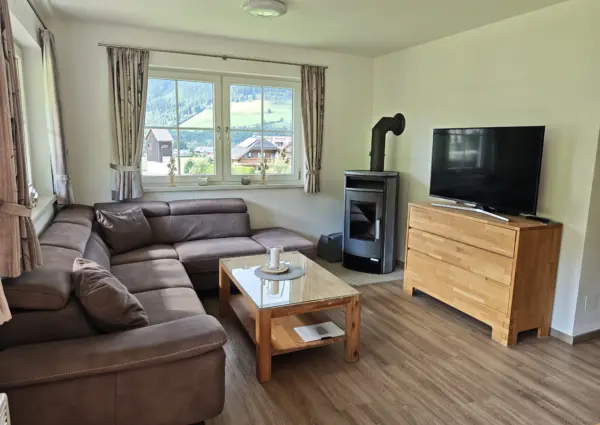 Monica Top 5 met haard en tv