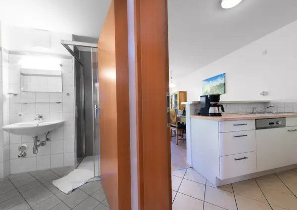 Res Monica Top 6 doorkijk badkamer