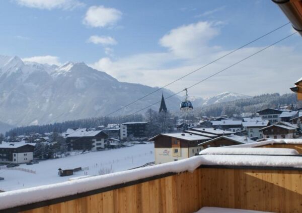 Residenz Sonnenfeld Neukirchen - 
<ul>
  <li>Loopafstand naar de skigondel van de Wildkogel Arena.</li>
  <li>Toegang tot grotere skigebieden zoals Zillertal Arena en Kitzbüheler Alpen met auto of gratis skibus.</li>
  <li>Gezellige après-ski mogelijkheden in het dorp.</li>
</ul>