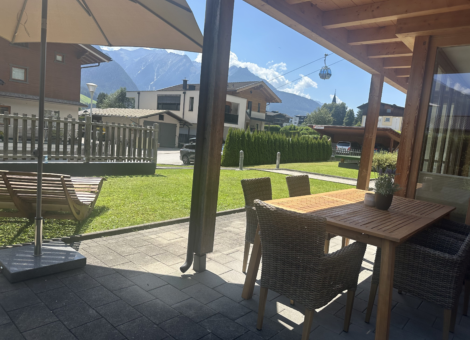 Neukirchen Residenz Sonnenfeld Top 2 buitentafel