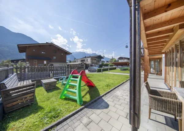 0002 NK Sonnenfeld Top 2 terras zomer 2