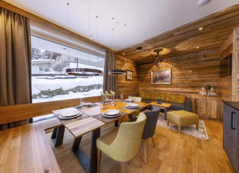 0003 HK Sam Alm Top 1 21