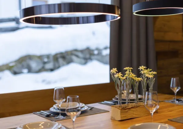 0006 HK Sam Alm Top 1 27