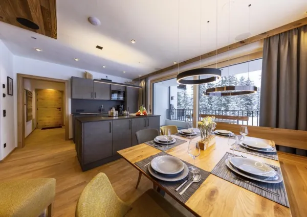 0007 HK Sam Alm Top 1 23