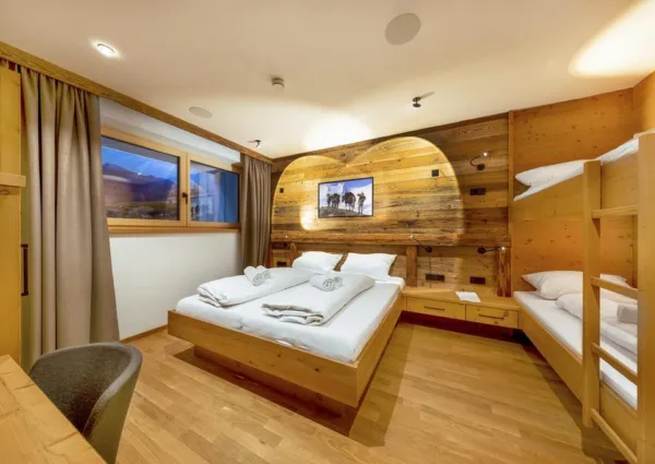 0010 HK Sam Alm Top 1 10