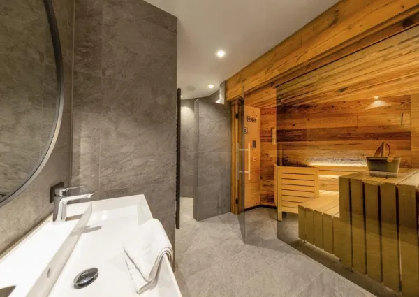 0011 HK Sam Alm Top 1 11