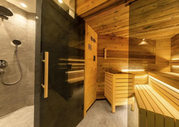 0012 HK Sam Alm Top 1 12