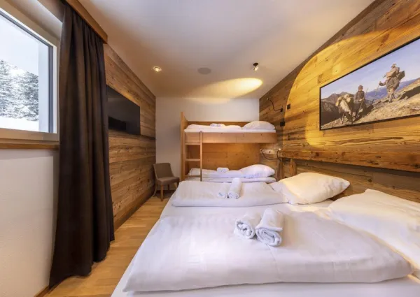 0023 HK Sam Alm Top 2 7