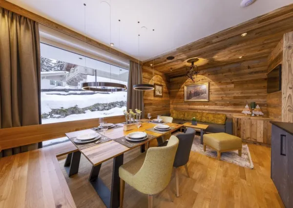 0003 HK Sam Alm Top 1 21