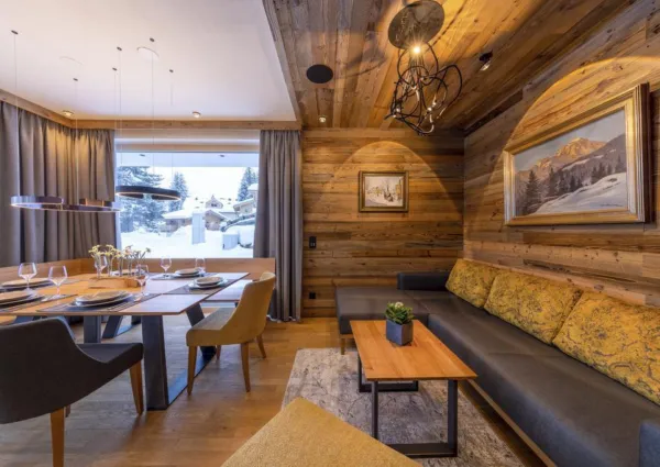 0004 HK Sam Alm Top 1 22