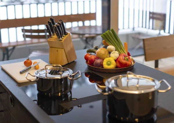 0011 HK Sam Alm Top 1 24